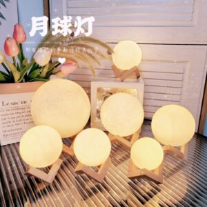 网红月球灯手绘diy星球灯创意月亮小夜灯桌面氛围灯摆件中秋礼品 - 光源功率: 电池款 - 灯光颜色: 6.8CM月球+贴纸+透明礼袋 - 光源功率: 电池款 - 灯光颜色: 9.5CM月球+贴纸+透明礼袋 - 光源功率: 电池款 - 灯光颜色: 6.8CM月球 - 光源功率: 电池款 - 灯光颜色: 6.8CM月球+实木支架 - 光源功率: 电池款 - 灯光颜色: @9.5CM月球 - 光源功率: 电池款 - 灯光颜色: 9.5CM月球+实木支架 - 光源功率: 电池款 - 灯光颜色: 12CM月球+实木支架 - 光源功率: 电池款 - 灯光颜色: 15CM月球+实木支架 - 光源功率: 电池款 - 灯光颜色: 6.5CM月球+透明礼袋/拉菲草 - 光源功率: 电池款 - 灯光颜色: 9.5CM月球+透明礼袋/拉菲草 - 光源功率: 电池款 - 灯光颜色: 12色颜料+色盘 - 光源功率: 电池款 - 灯光颜色: 6色颜料+色盘