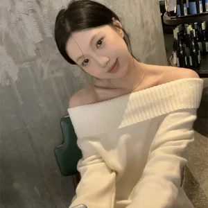 Sexy Bohemian Style Long Sleeve One Shoulder Sweater Women's Loose Casual Top Pure Desire Fashion Autumn Season Essential